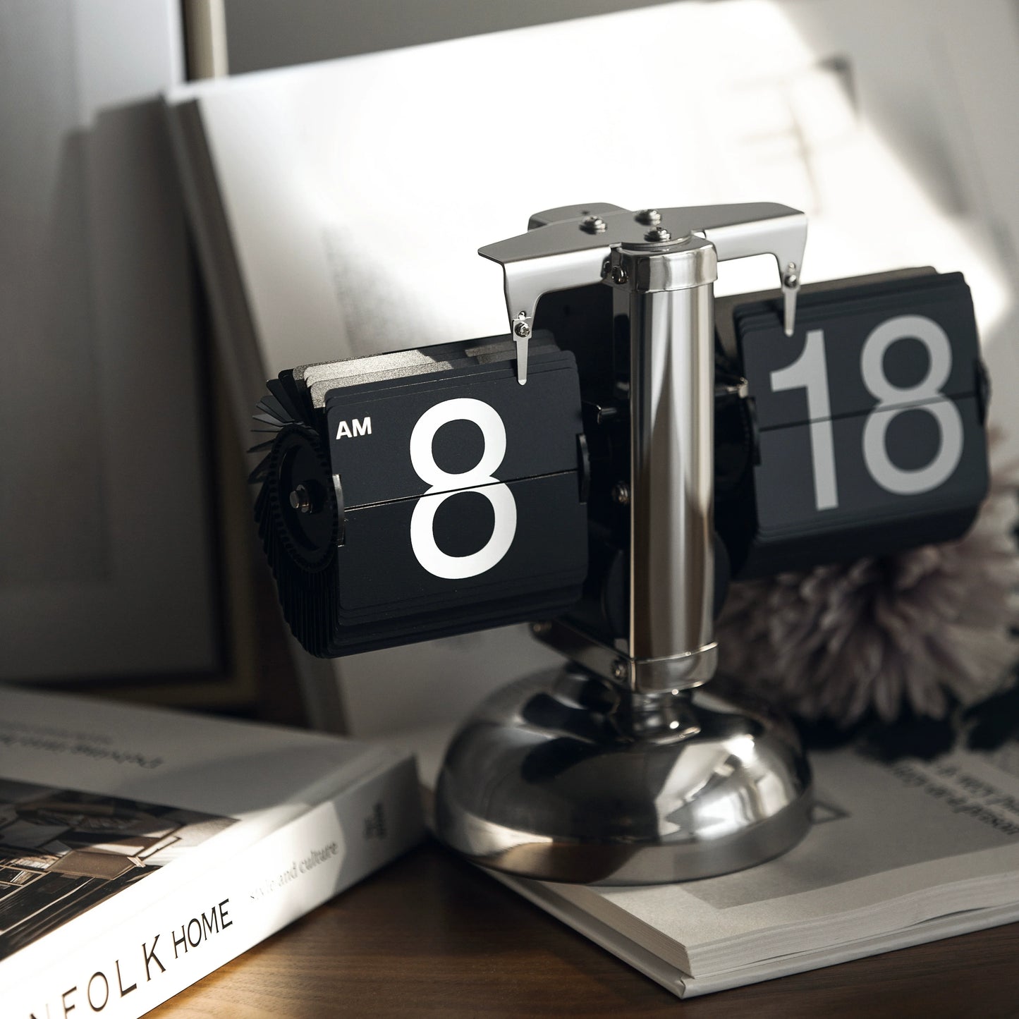 Retro Minimalist Flip Clock Stainless Steel Flip Internal Gear Quartz Clock Black/White Home Small Desktop Clock Digital Bedroom